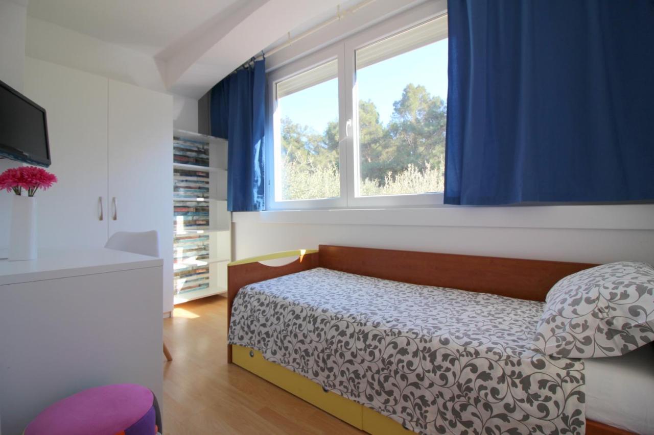 Modern Apartment Sabina With Nice Garden Poreč Eksteriør bilde