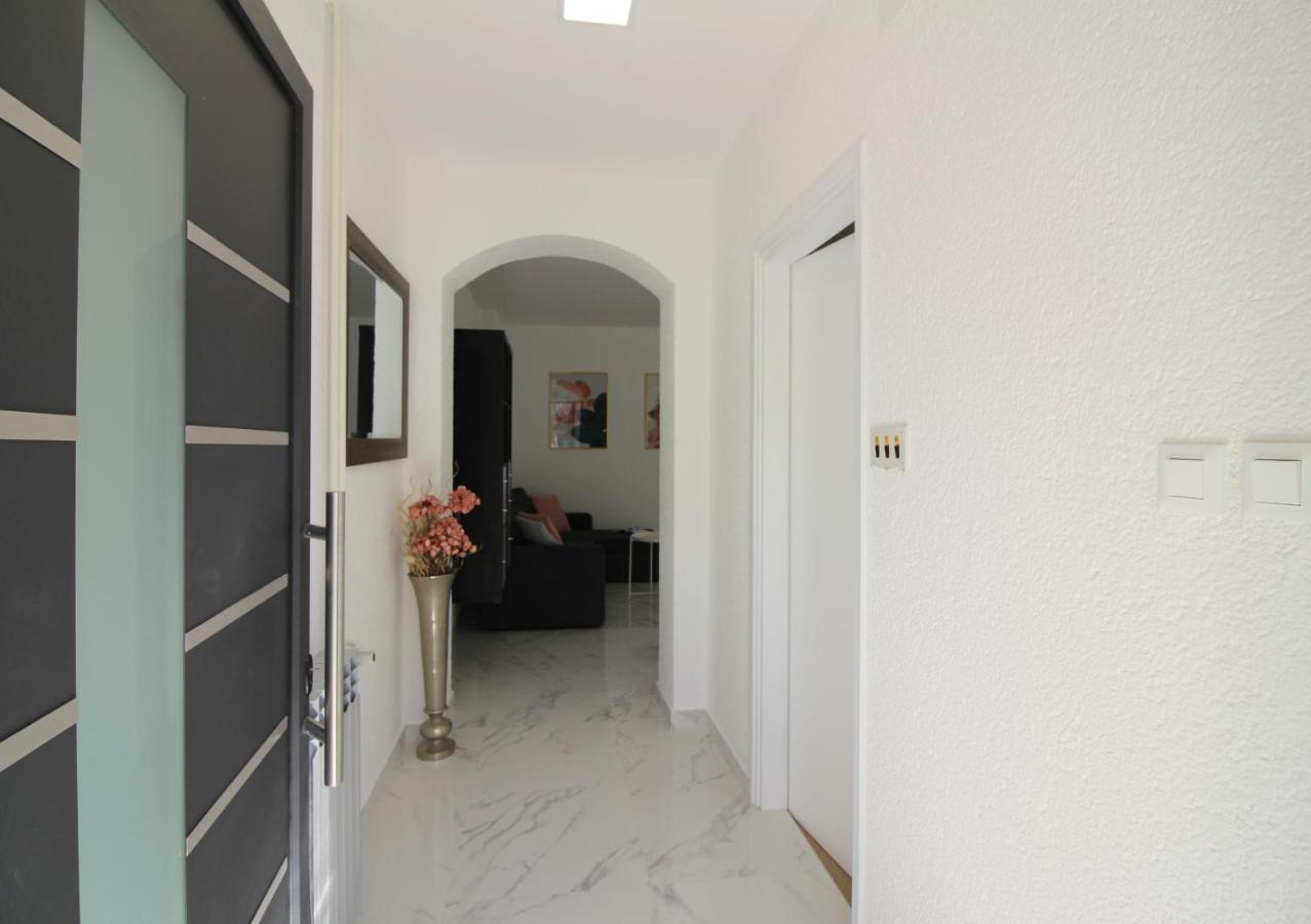 Modern Apartment Sabina With Nice Garden Poreč Eksteriør bilde