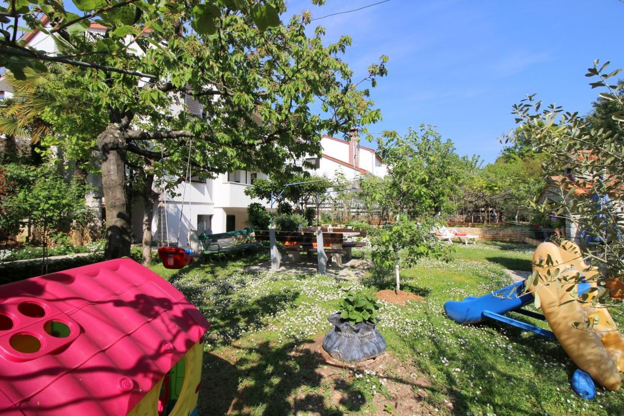 Modern Apartment Sabina With Nice Garden Poreč Eksteriør bilde