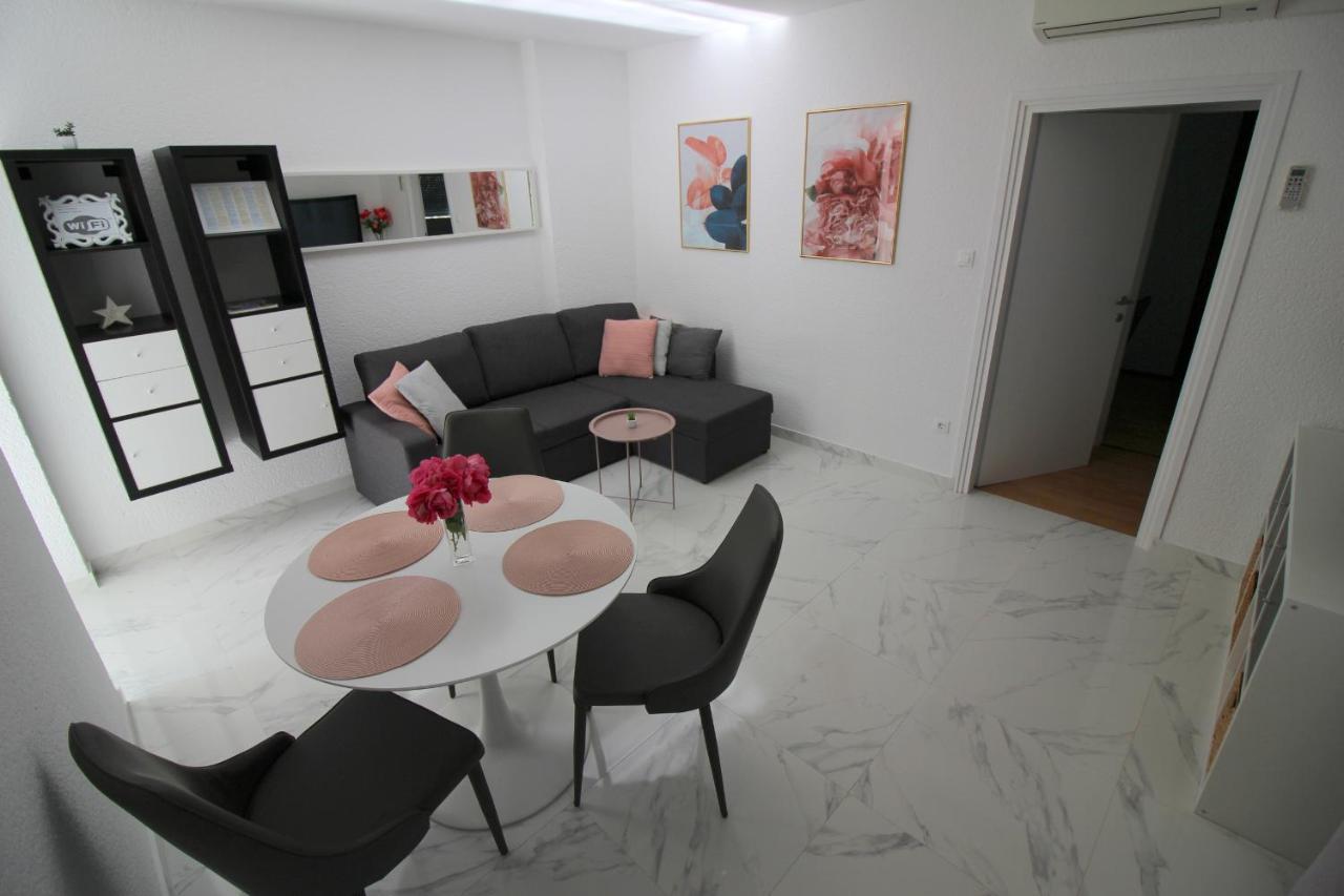 Modern Apartment Sabina With Nice Garden Poreč Eksteriør bilde