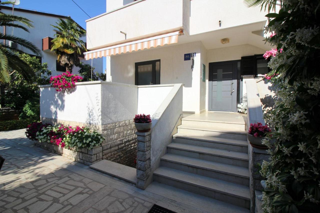 Modern Apartment Sabina With Nice Garden Poreč Eksteriør bilde