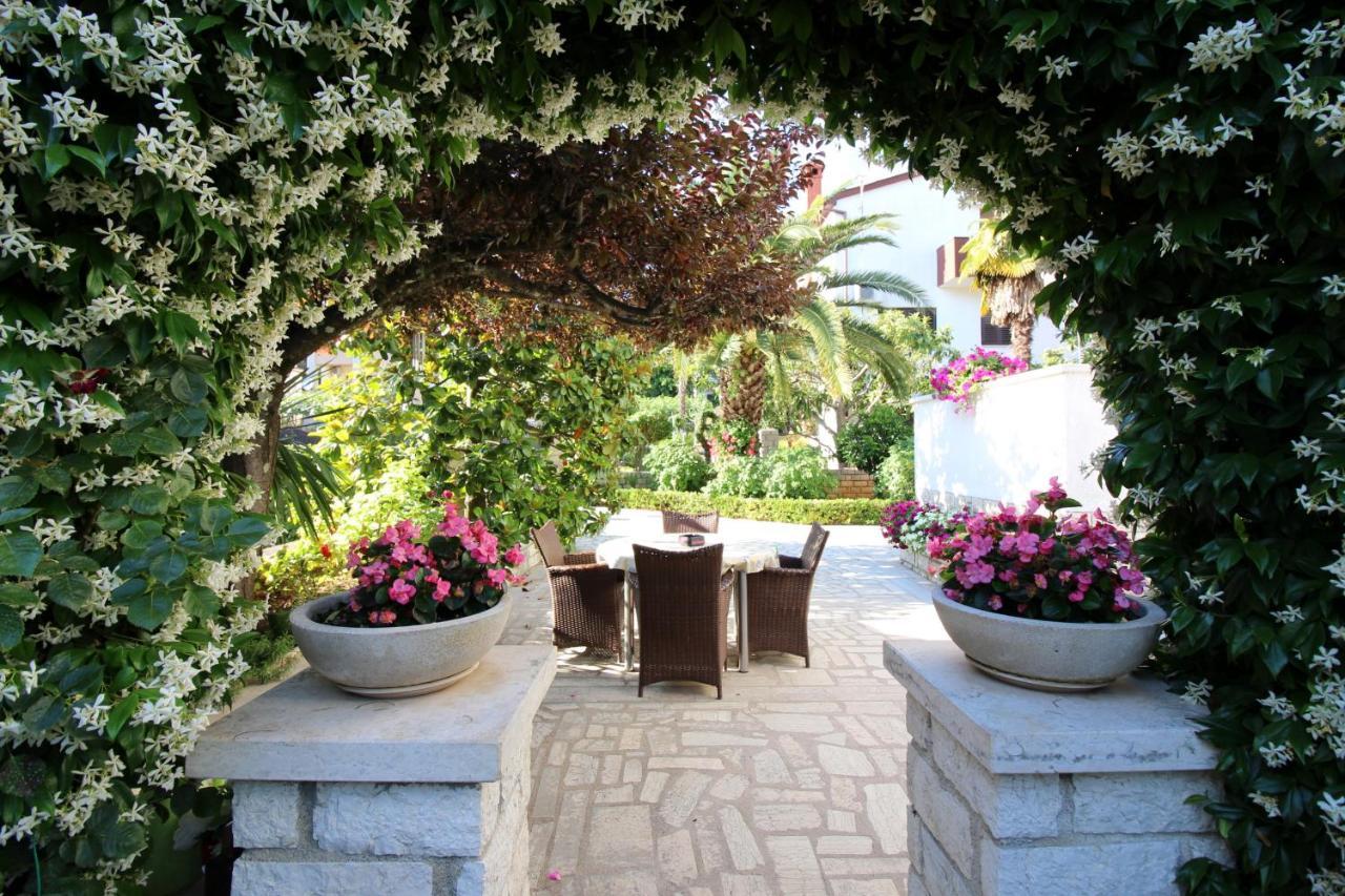 Modern Apartment Sabina With Nice Garden Poreč Eksteriør bilde